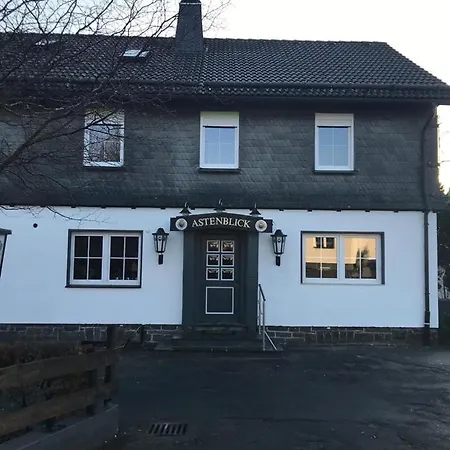 Feriehus Haus Astenblick Winterberg Appartments Mit Gastraum Weihnachtsfeier,Wanderveranstaltungen Und Familienfeiern